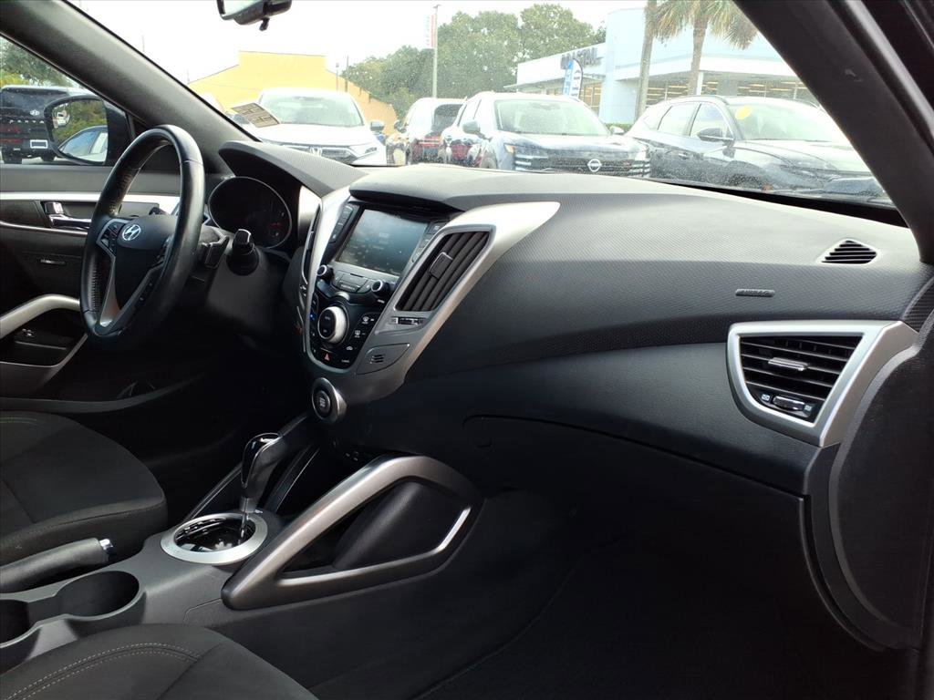 Used 2017 Hyundai Veloster Value Edition image 15