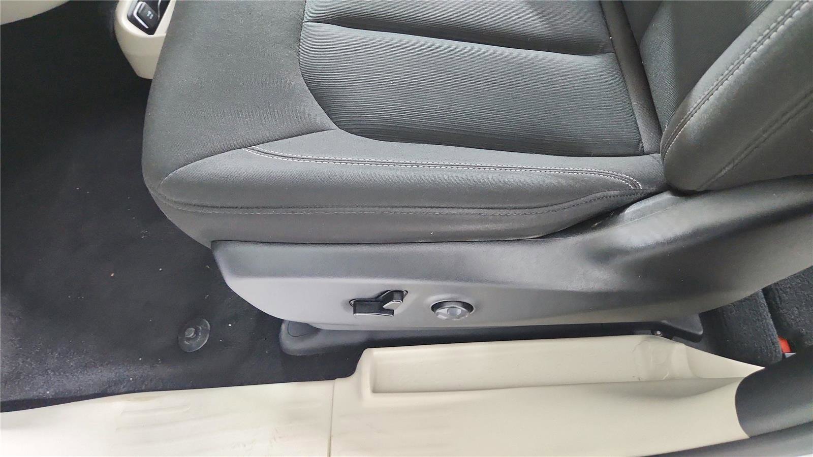 Used 2024 Chrysler Voyager LX FWD image 11