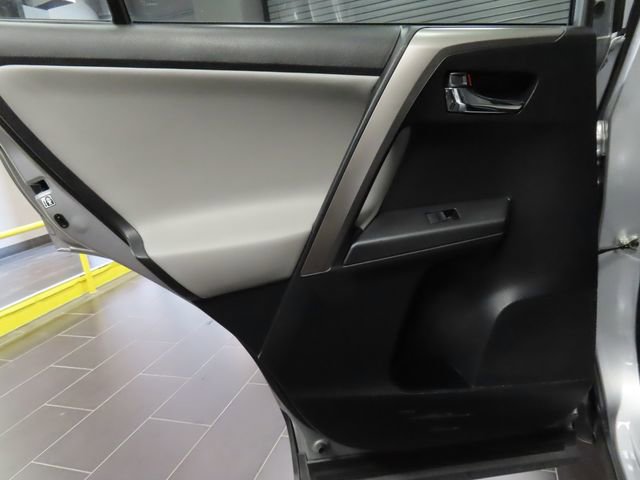 Used 2018 Toyota RAV4 XLE FWD image 11