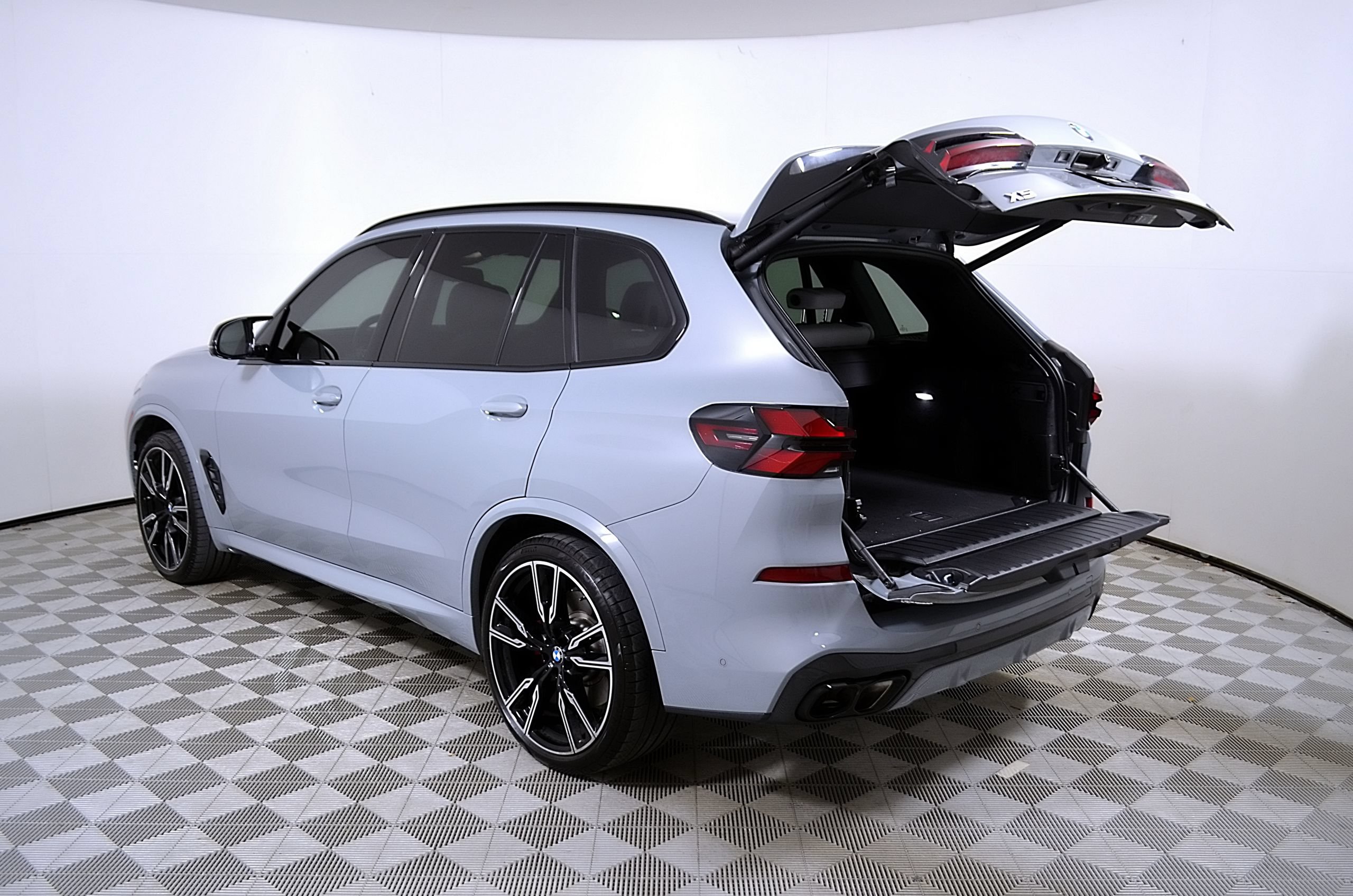 Used 2026 BMW X5 M60i AWD/4WD image 10