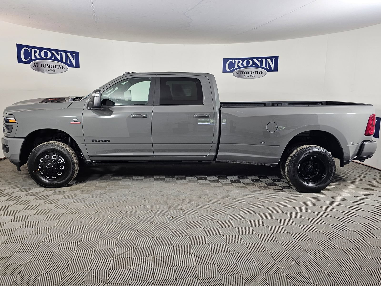 New 2026 RAM 3500 Laramie AWD/4WD image 36