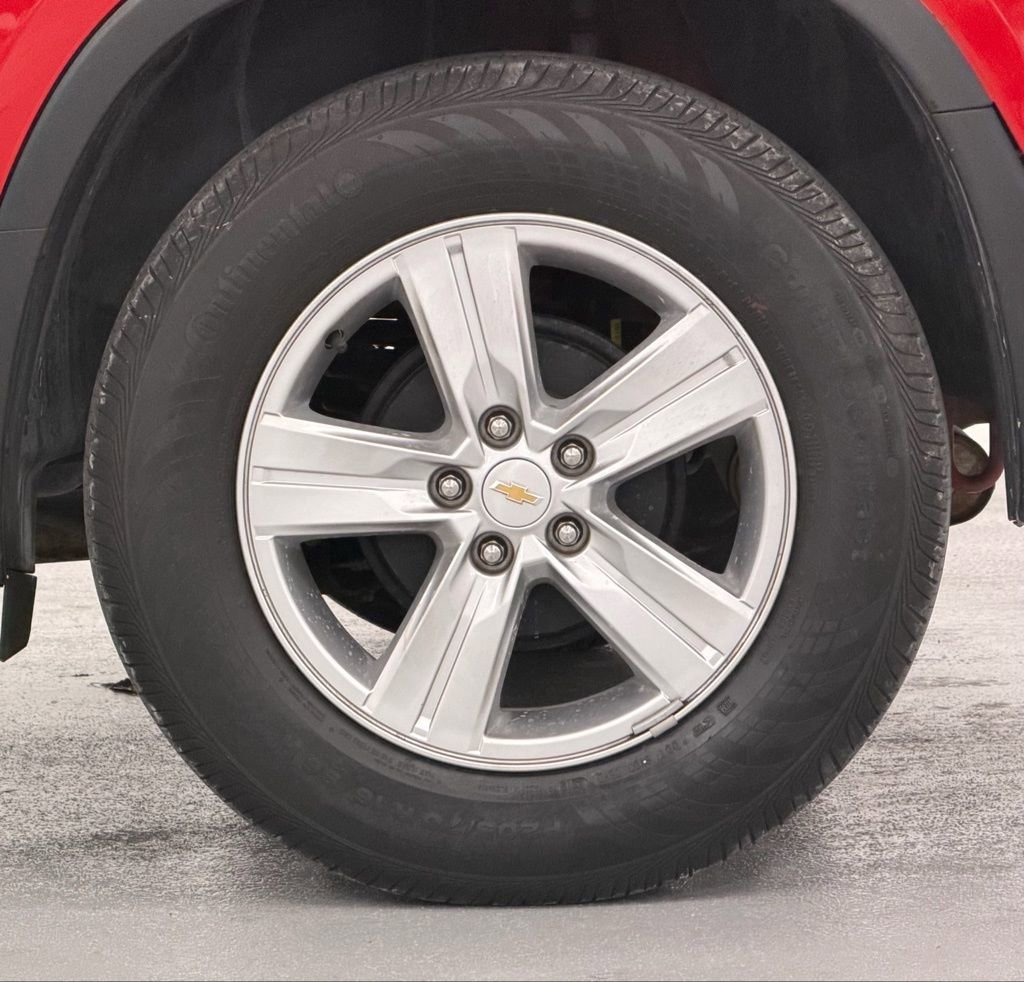 Used 2020 Chevrolet Trax LT w/ LT Convenience Package image 9