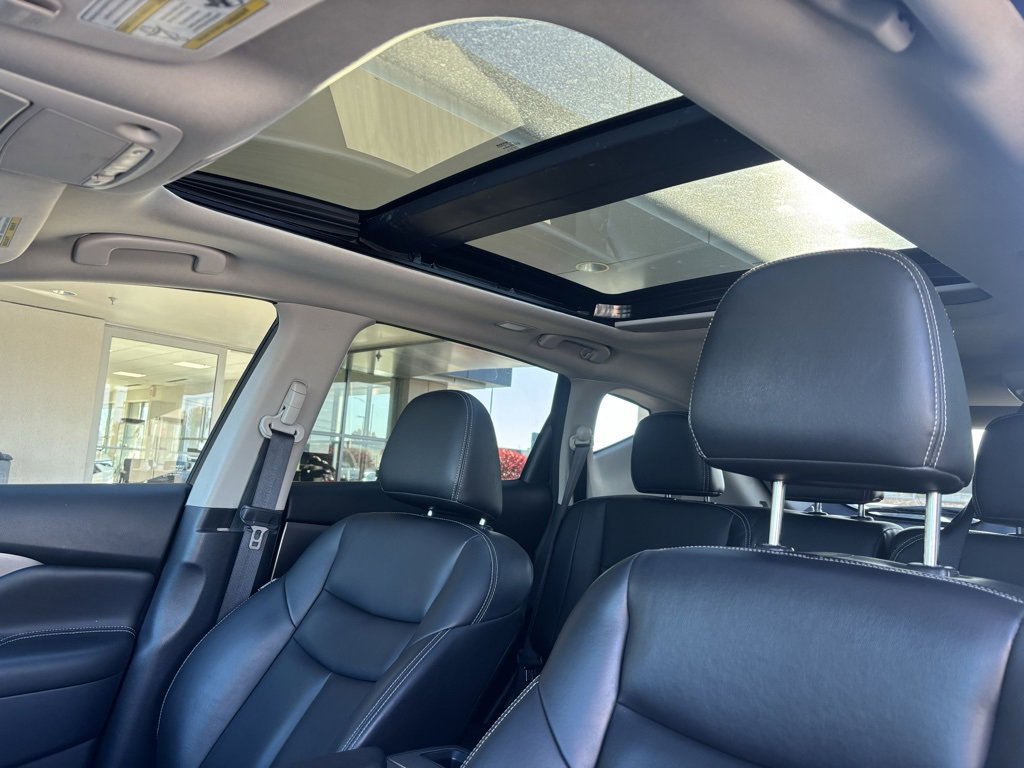 Used 2020 Nissan Murano SV w/ Premium Package image 14