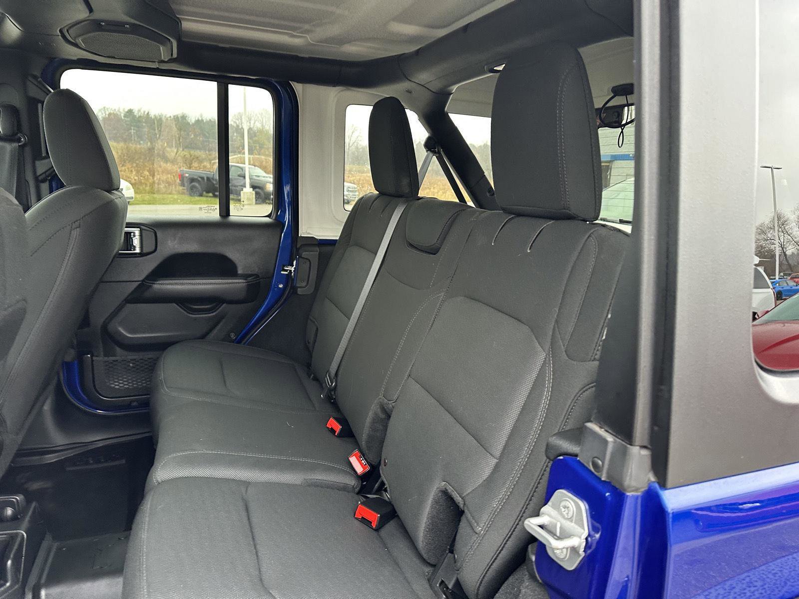 Used 2018 Jeep Wrangler Unlimited Sahara w/ Cold Weather Group image 19