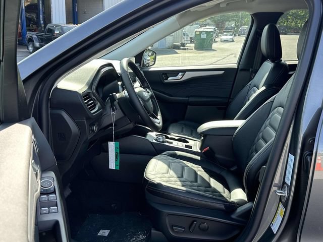 New 2024 Ford Escape SE w/ PHEV Premium Package FWD image 13