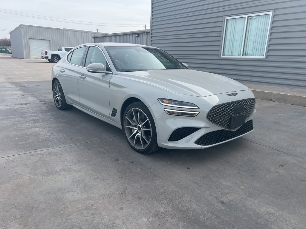 Used 2025 Genesis G70 2.5T image 3