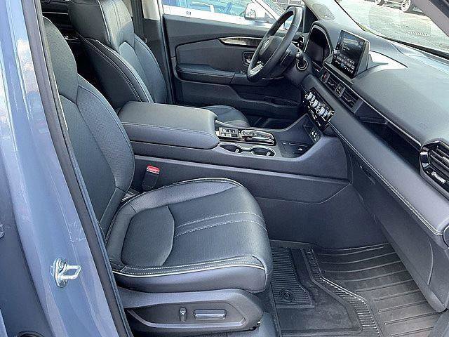 Used 2025 Honda Pilot Elite image 23