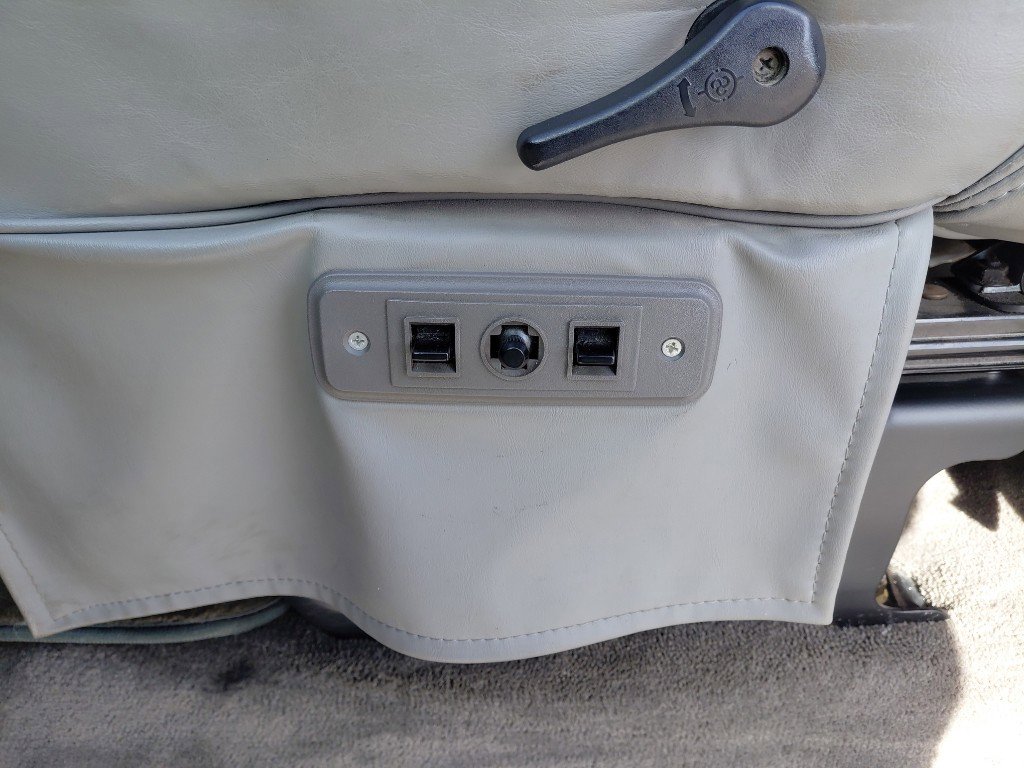 Used 2005 GMC Savana 1500 AWD w/ Preferred Equipment Group image 17