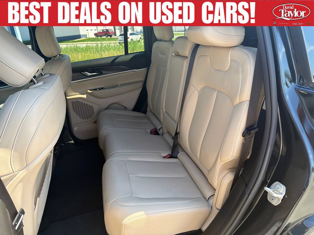 Used 2023 Jeep Grand Cherokee Limited AWD/4WD image 22