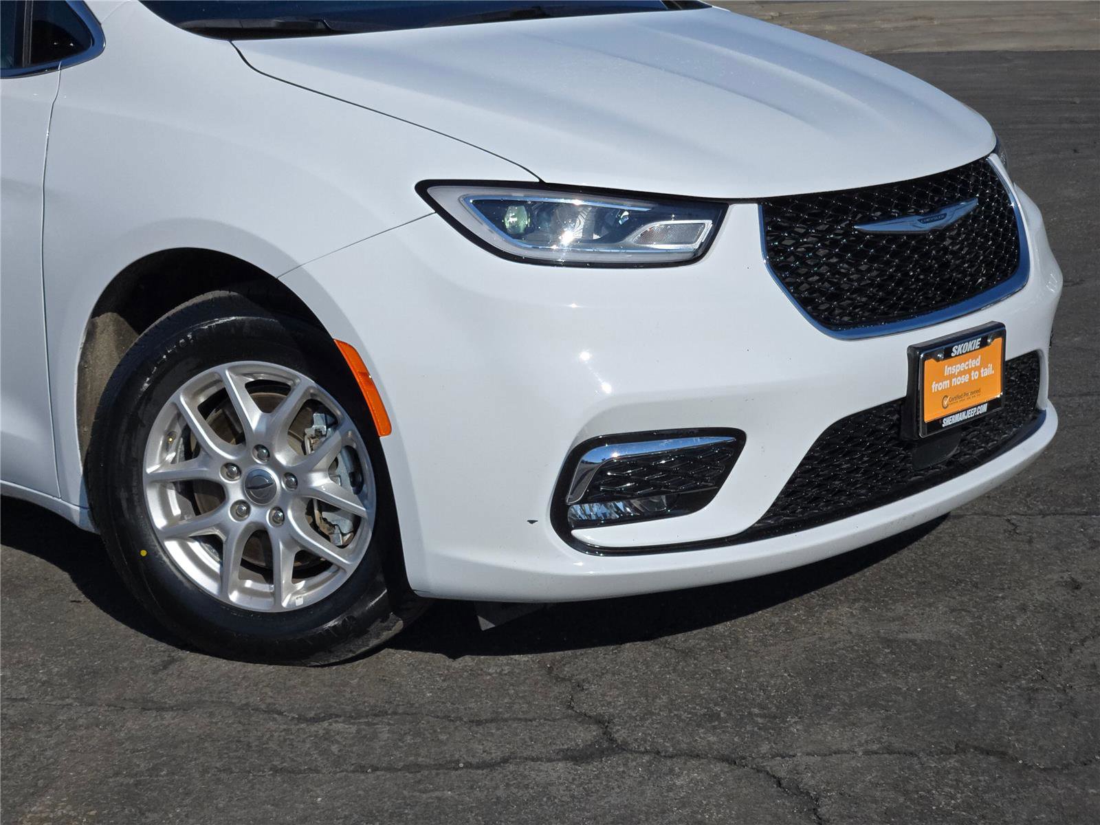 Certified 2025 Chrysler Pacifica Select image 2