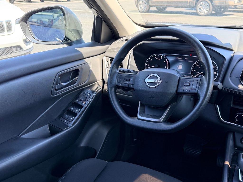 Used 2025 Nissan Rogue S AWD/4WD image 11