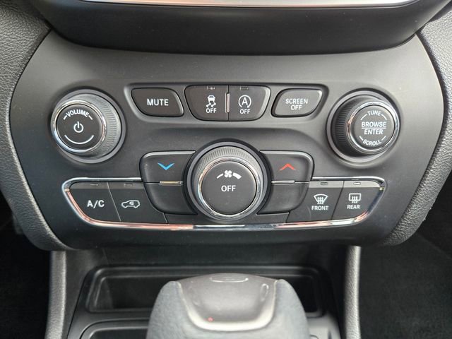Used 2019 Jeep Cherokee Latitude w/ Popular Appearance Group image 23