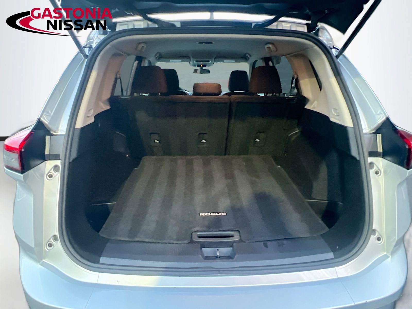 Used 2024 Nissan Rogue S image 33