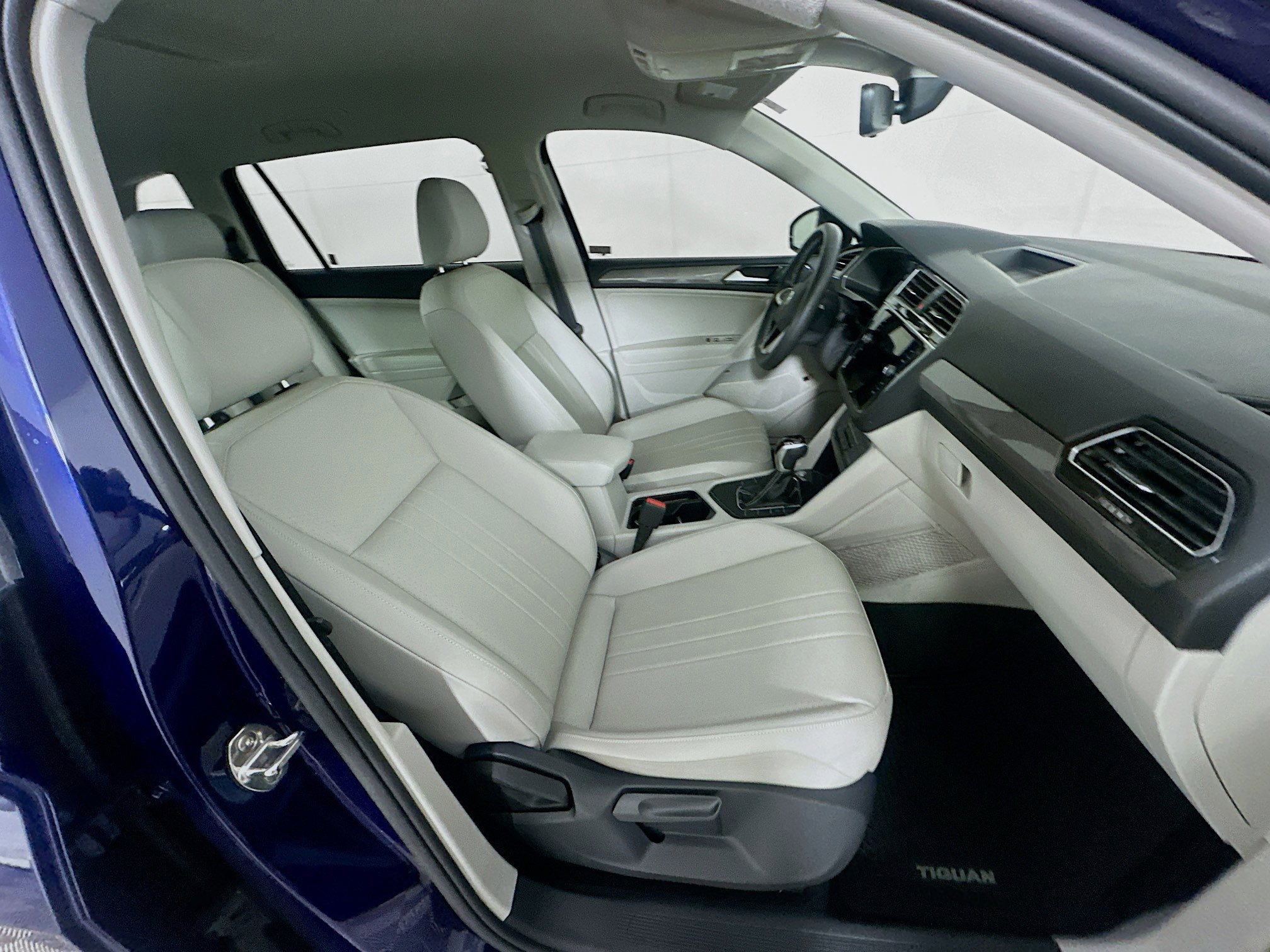Used 2024 Volkswagen Tiguan SE FWD image 30