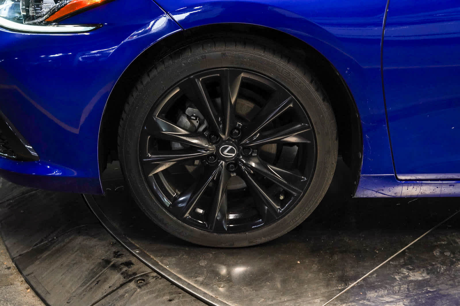 Used 2023 Lexus ES 350 F Sport w/ Accessory Package (Z2) FWD image 9