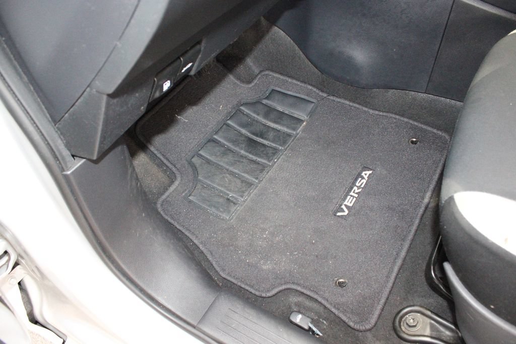 Used 2021 Nissan Versa SV FWD image 21
