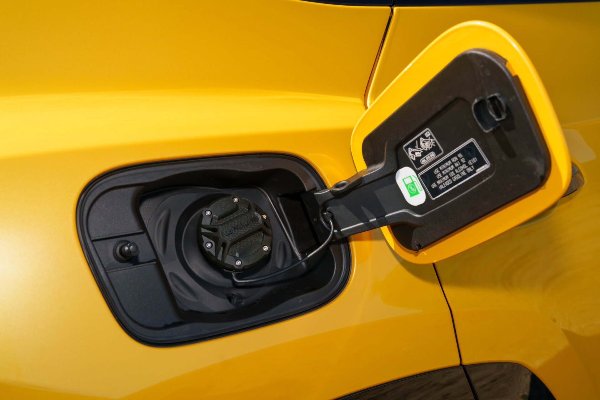 Used 2025 Lamborghini Urus SE image 54