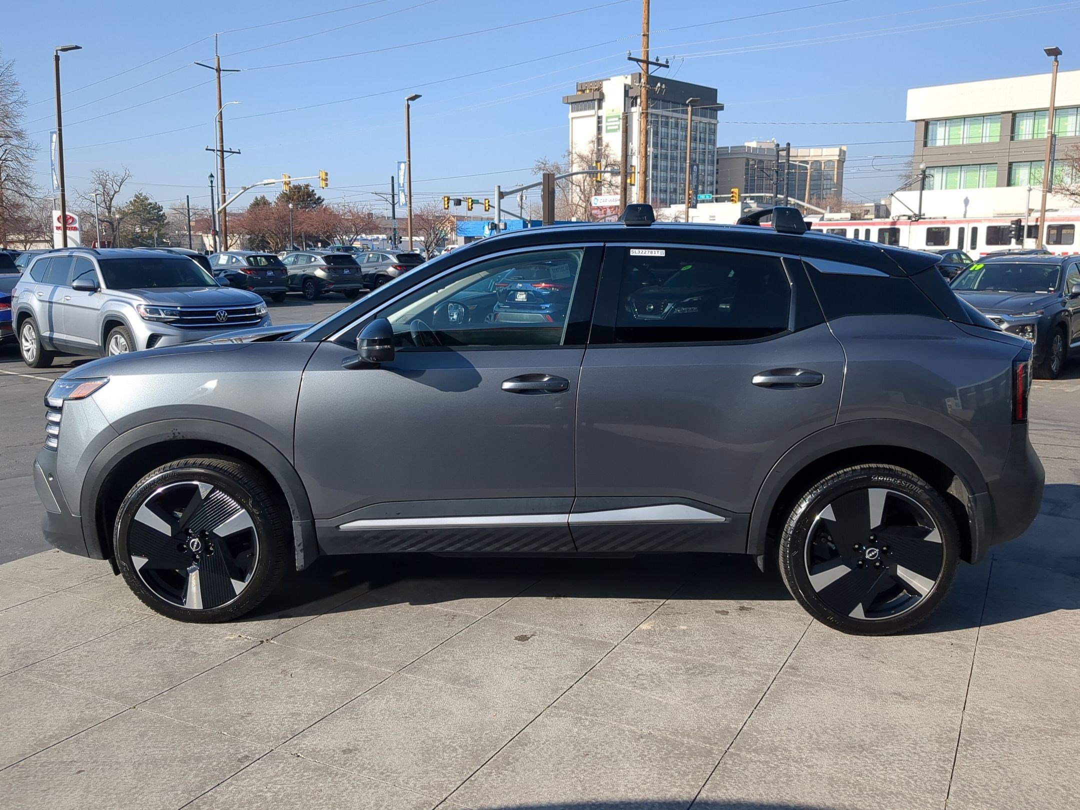 Used 2025 Nissan Kicks SR image 9