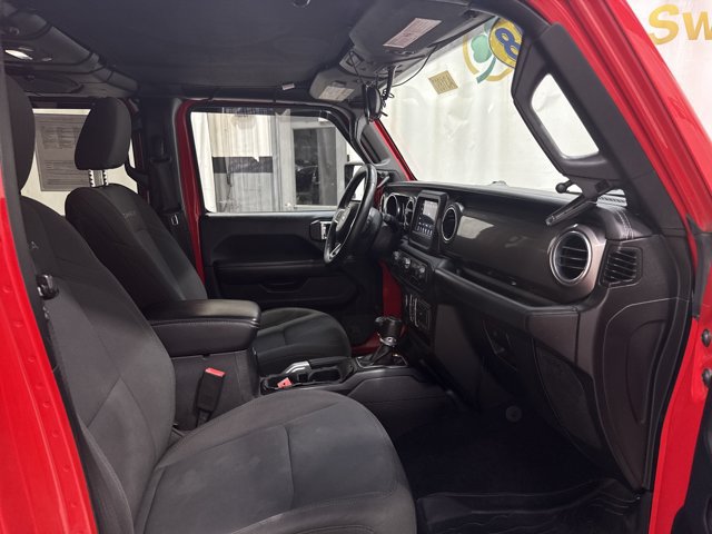Used 2018 Jeep Wrangler Unlimited Sahara w/ Cold Weather Group AWD/4WD image 28