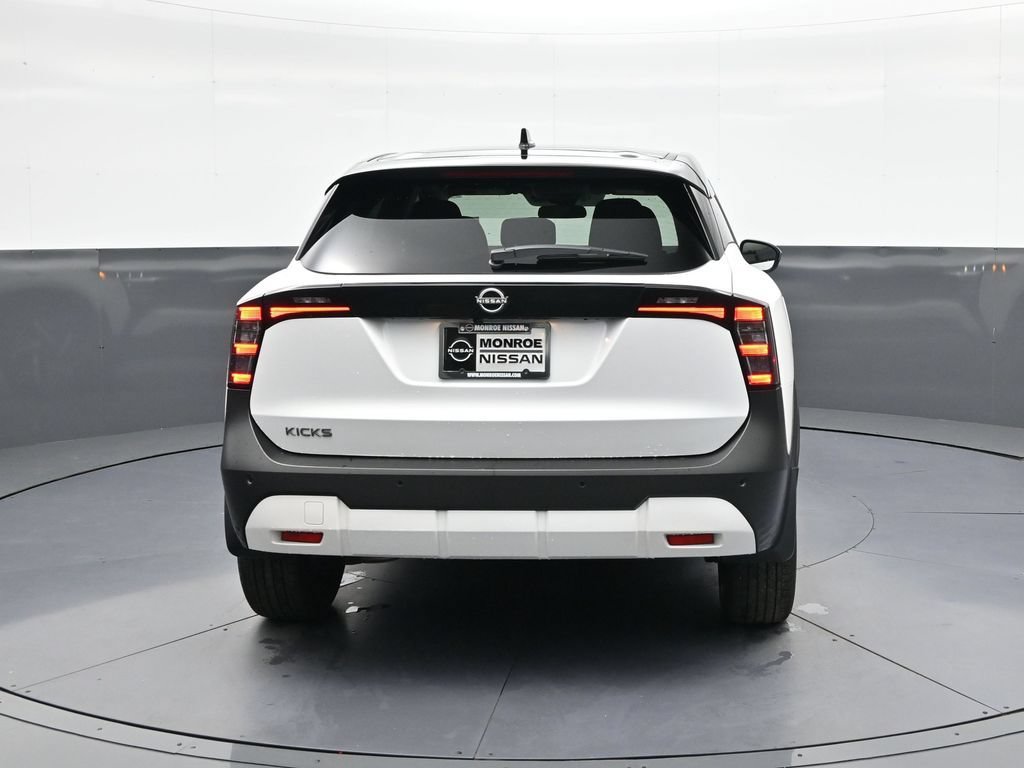 Used 2025 Nissan Kicks SV FWD image 6