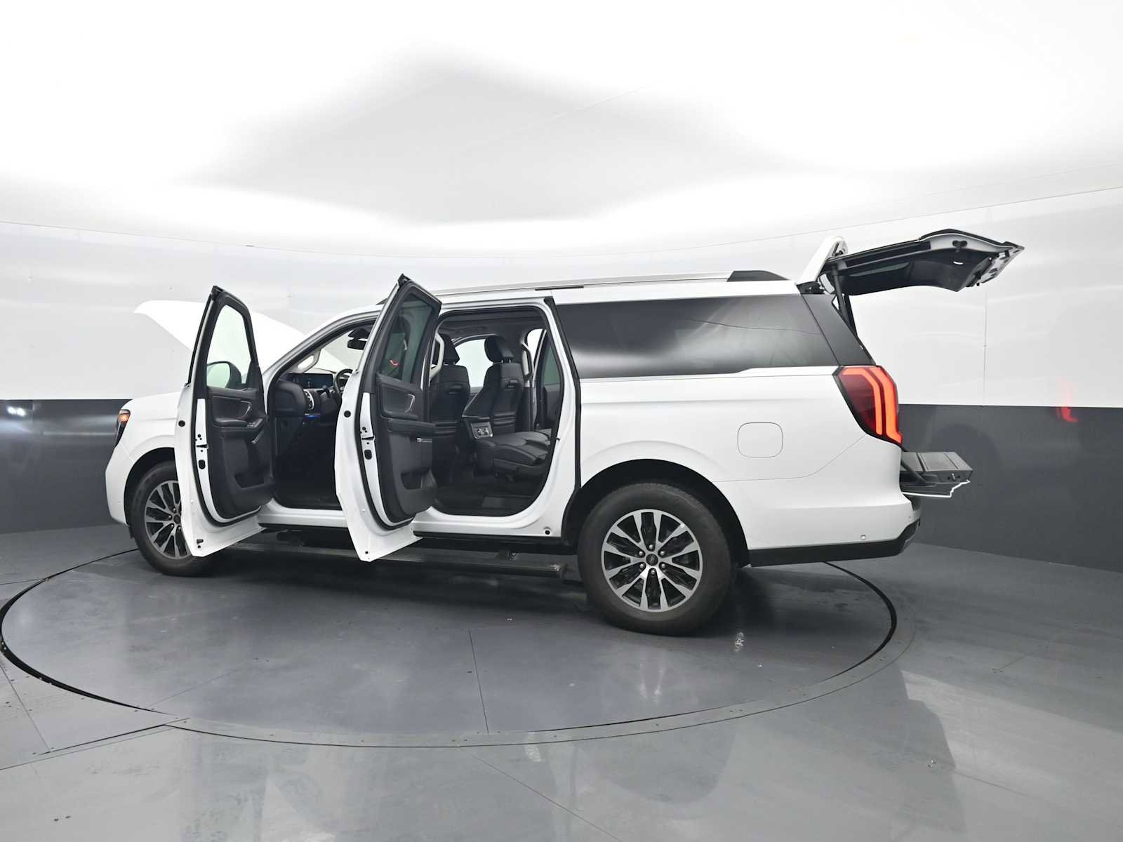 Used 2025 Ford Expedition Max Platinum AWD/4WD image 47