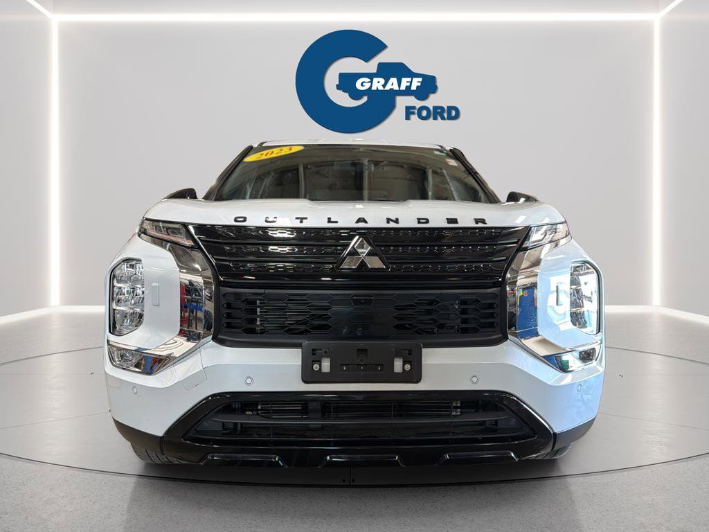 Used 2023 Mitsubishi Outlander SE Black Edition image 12