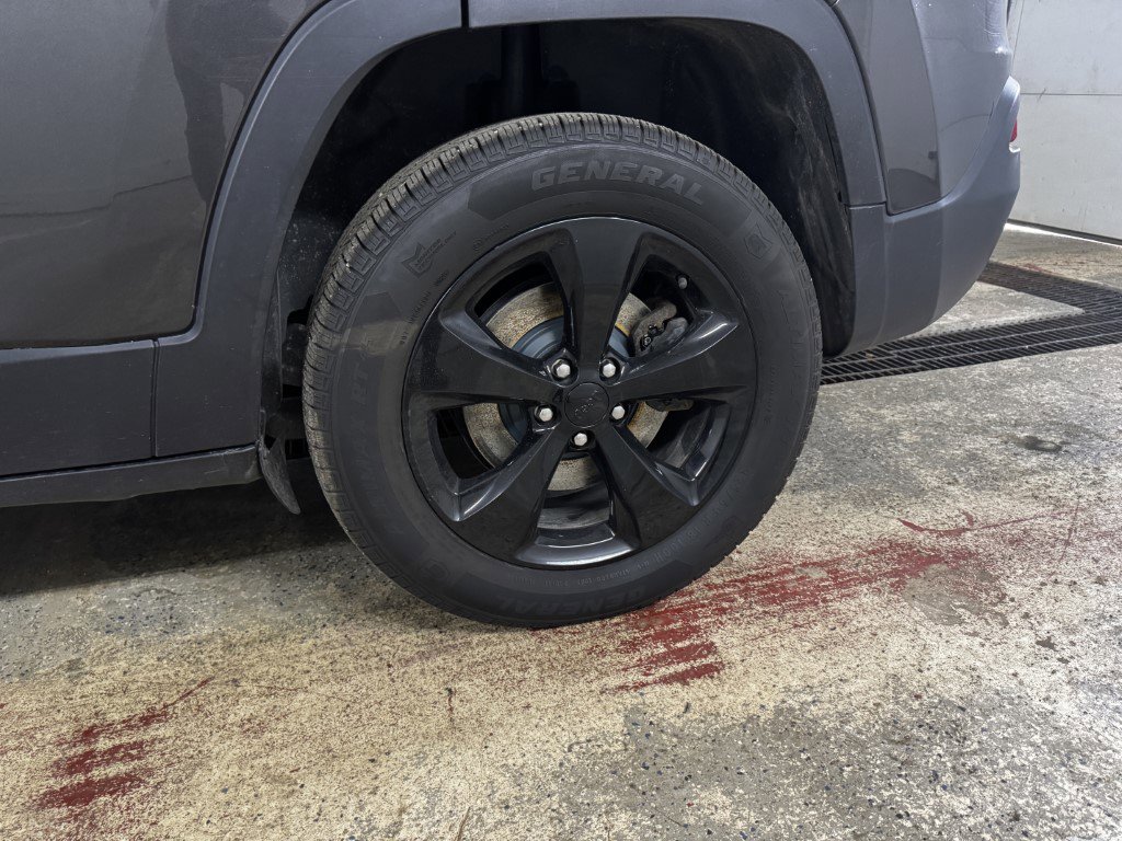 Used 2016 Jeep Cherokee Latitude w/ Comfort/Convenience Group image 11