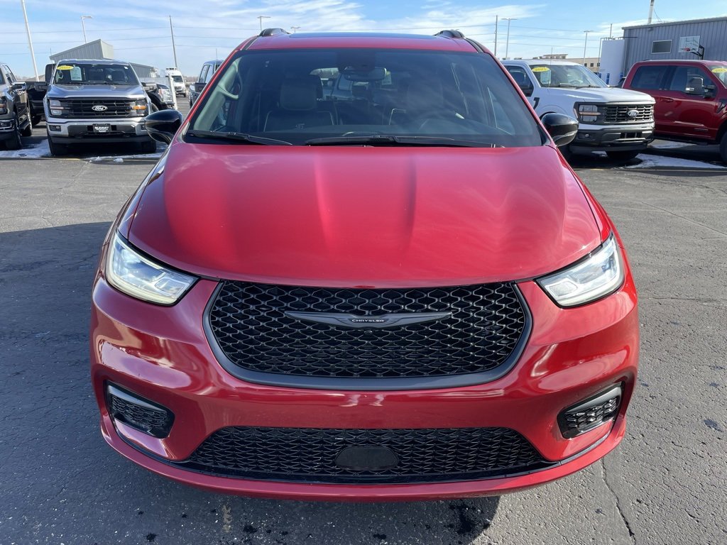 Used 2025 Chrysler Pacifica Limited image 29