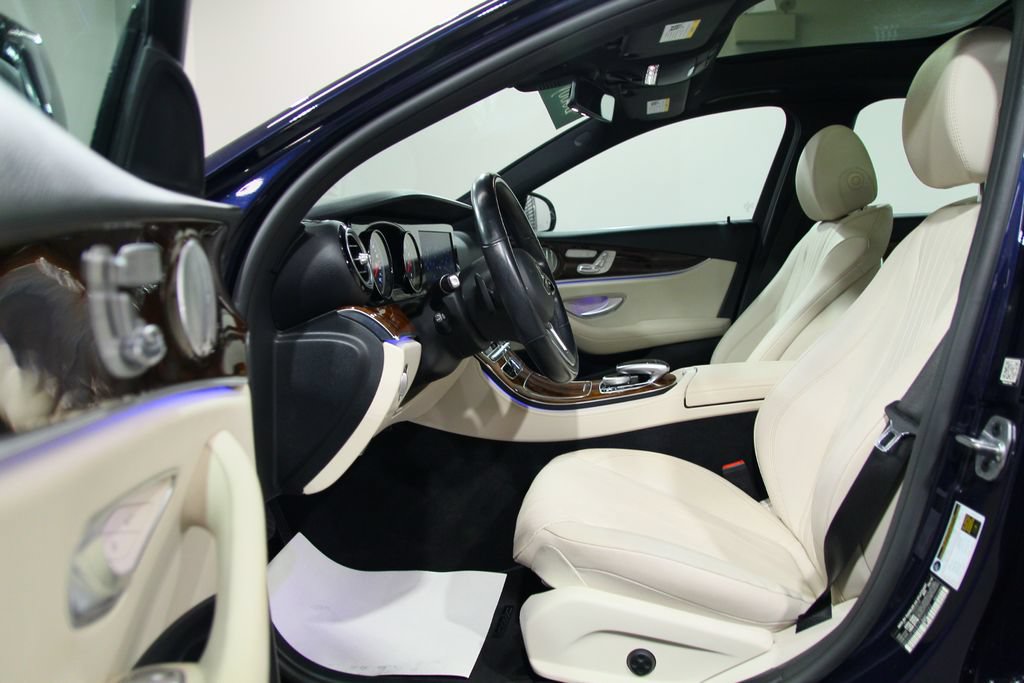Certified 2019 Mercedes-Benz E 300 4MATIC image 4