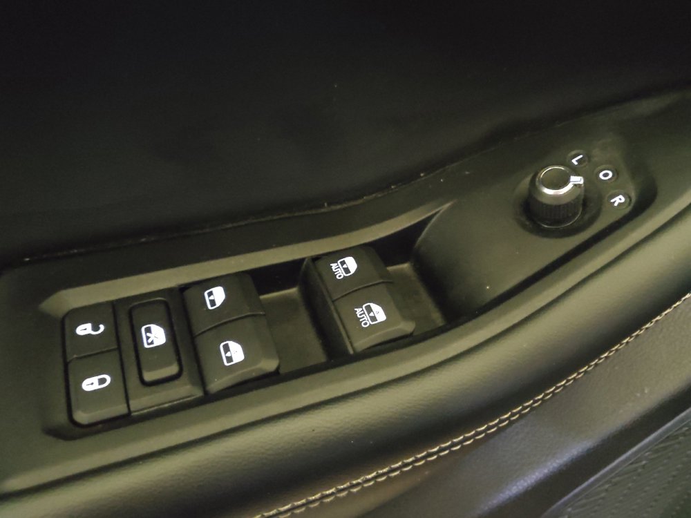 Used 2023 Jeep Grand Cherokee Laredo AWD/4WD image 27