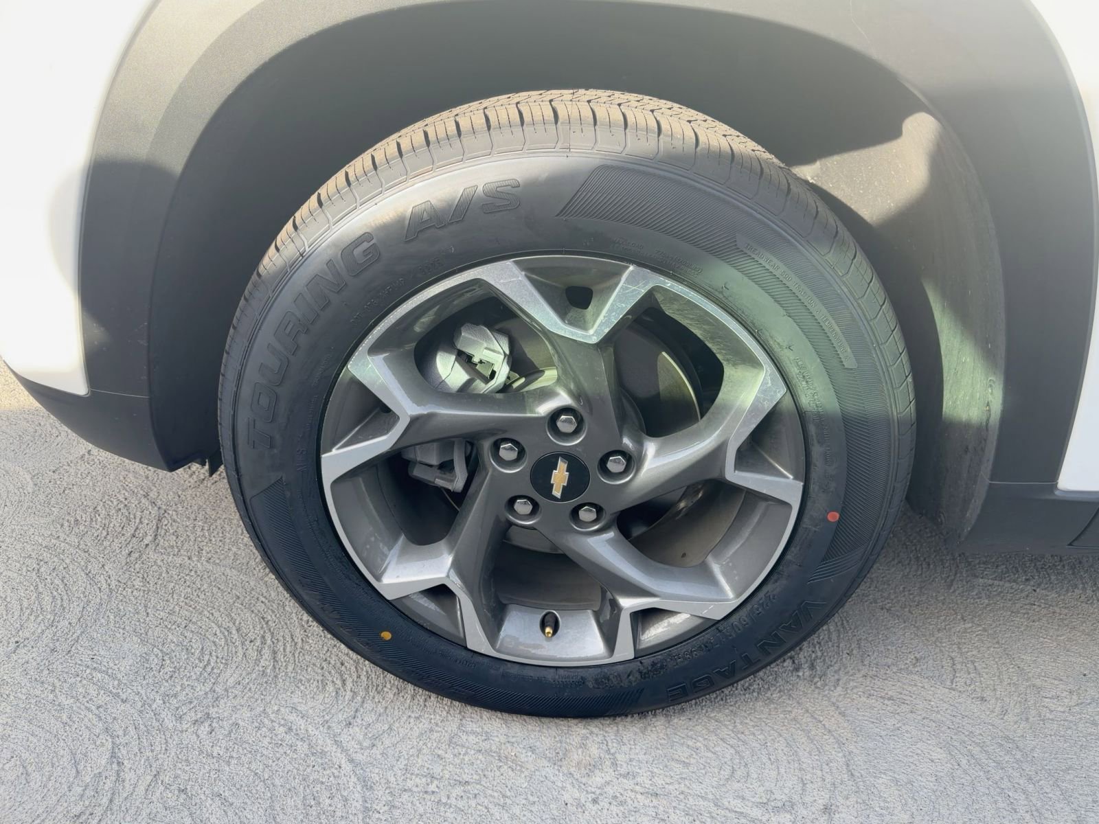 Used 2025 Chevrolet Trax LT w/ LT Convenience Package image 10