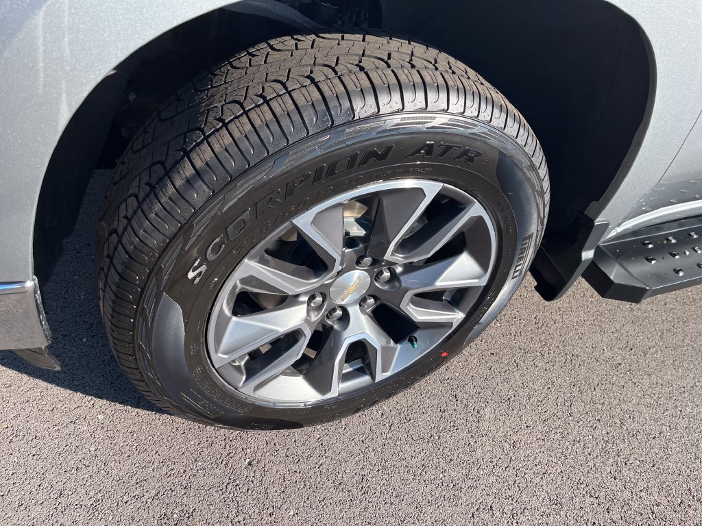 Used 2023 Chevrolet Silverado 1500 LT AWD/4WD image 9