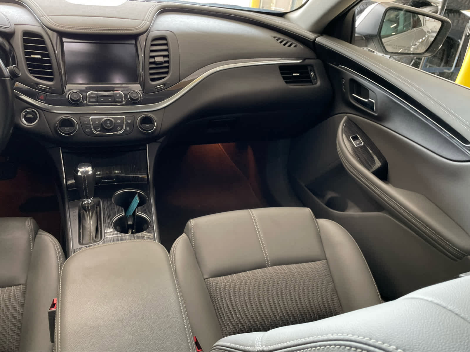 Used 2018 Chevrolet Impala LT w/ LT Convenience Package FWD image 9