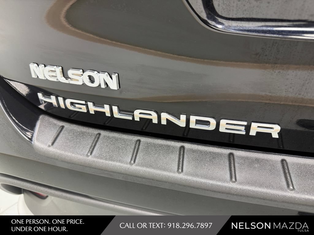 Used 2024 Toyota Highlander XSE FWD image 16