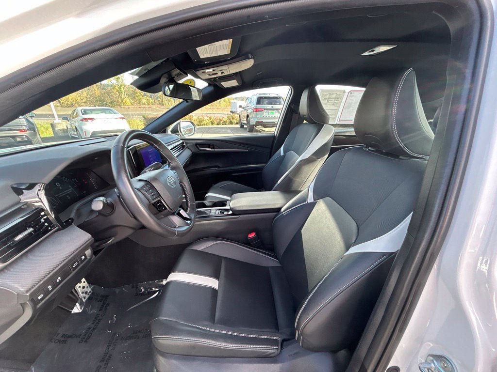 Used 2025 Toyota Camry SE FWD image 16