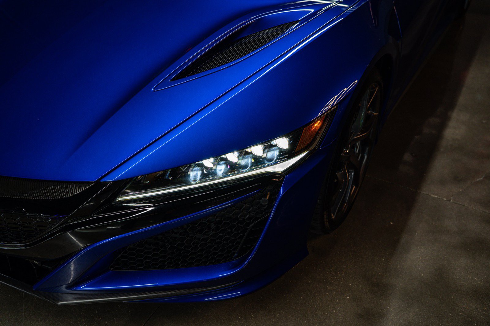 Used 2017 Acura NSX AWD/4WD image 13