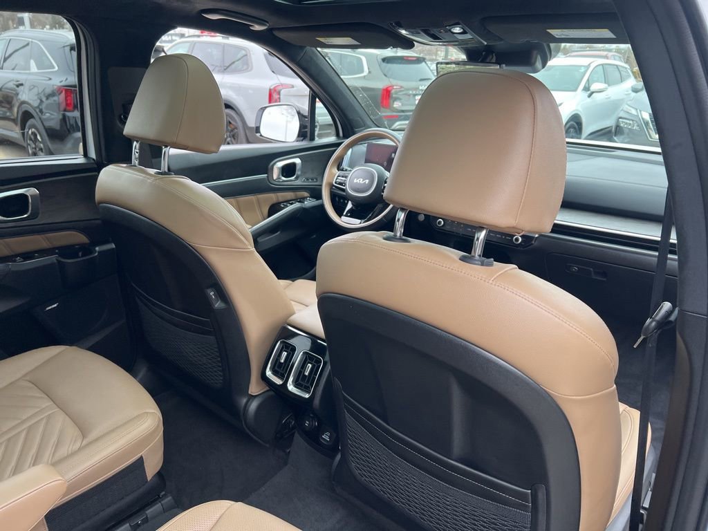 Certified 2025 Kia Sorento SX Prestige w/ Olive Brown Leather Package image 17