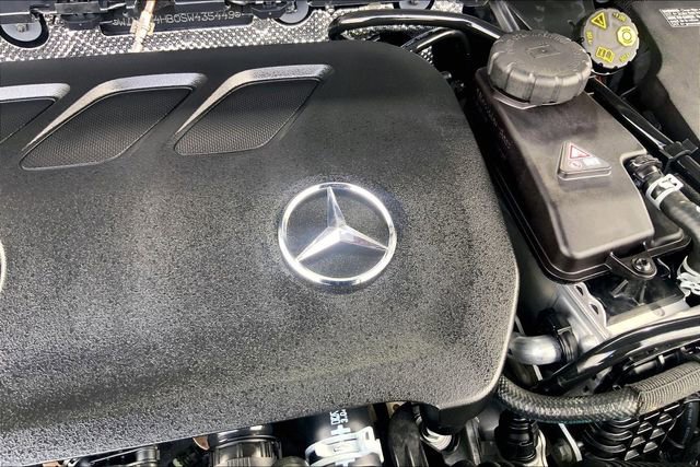 Used 2025 Mercedes-Benz GLB 250 4MATIC image 29