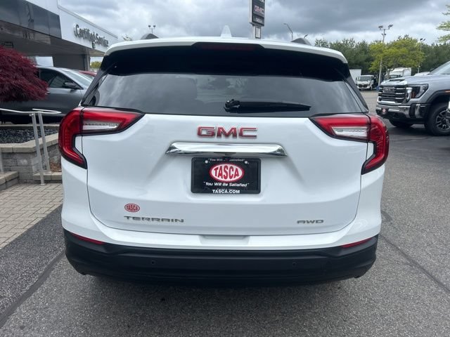 Used 2023 GMC Terrain SLE w/ Driver Convenience Package AWD/4WD image 3