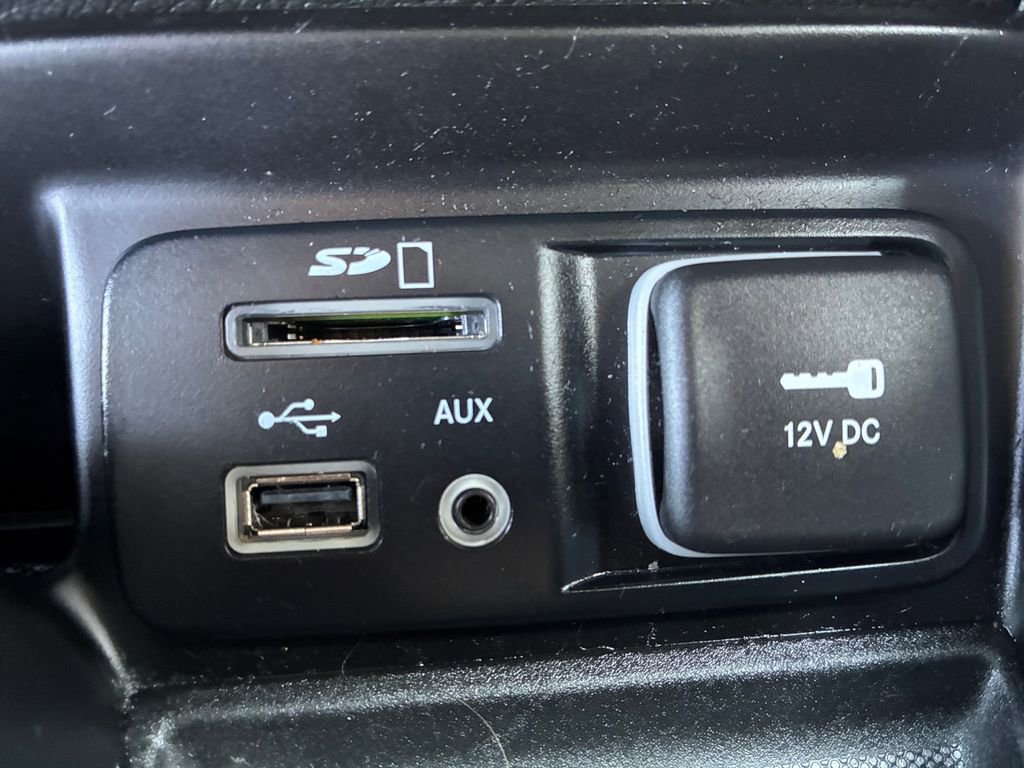 Used 2015 Jeep Cherokee Latitude w/ Cold Weather Group image 6