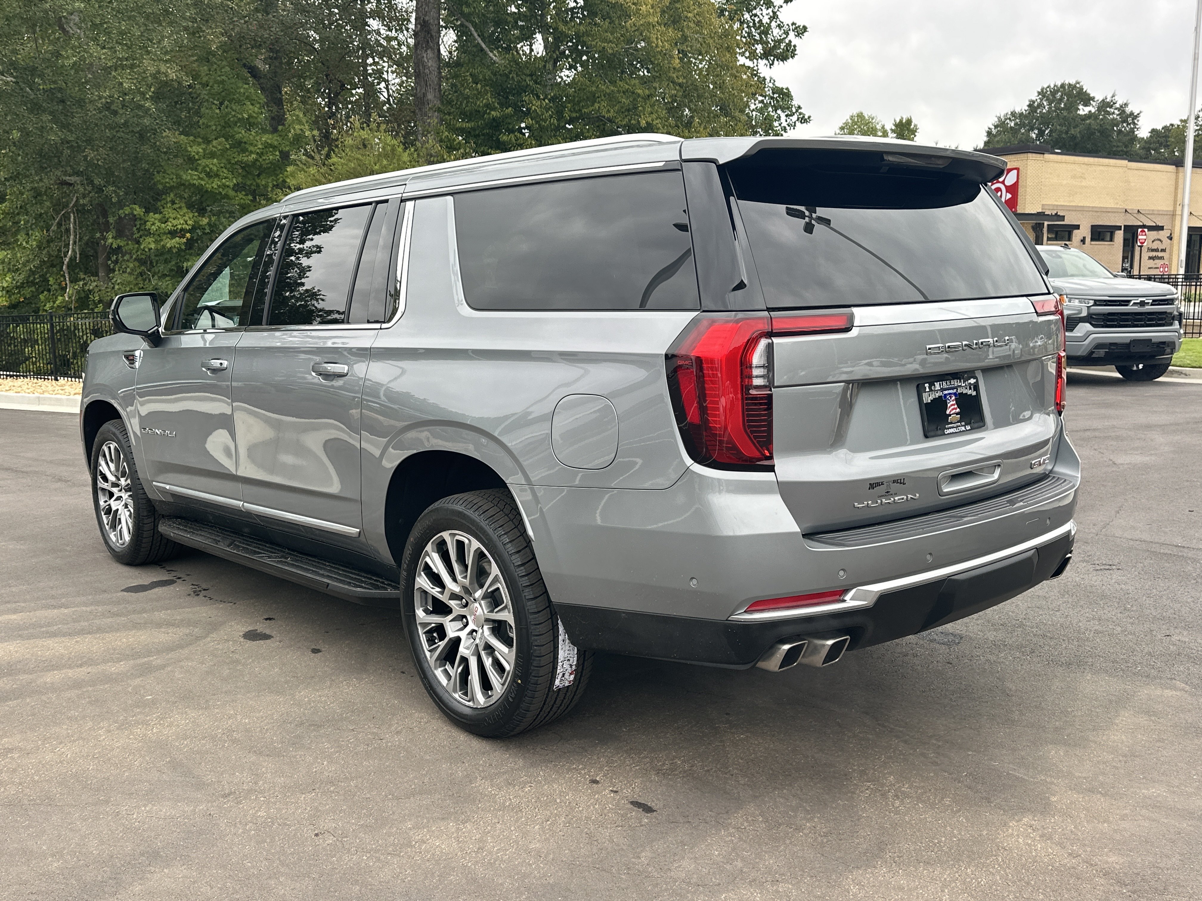 Used 2025 GMC Yukon XL Denali RWD image 6