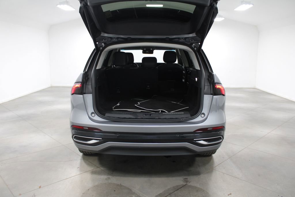 Used 2024 Lincoln Nautilus Reserve image 13