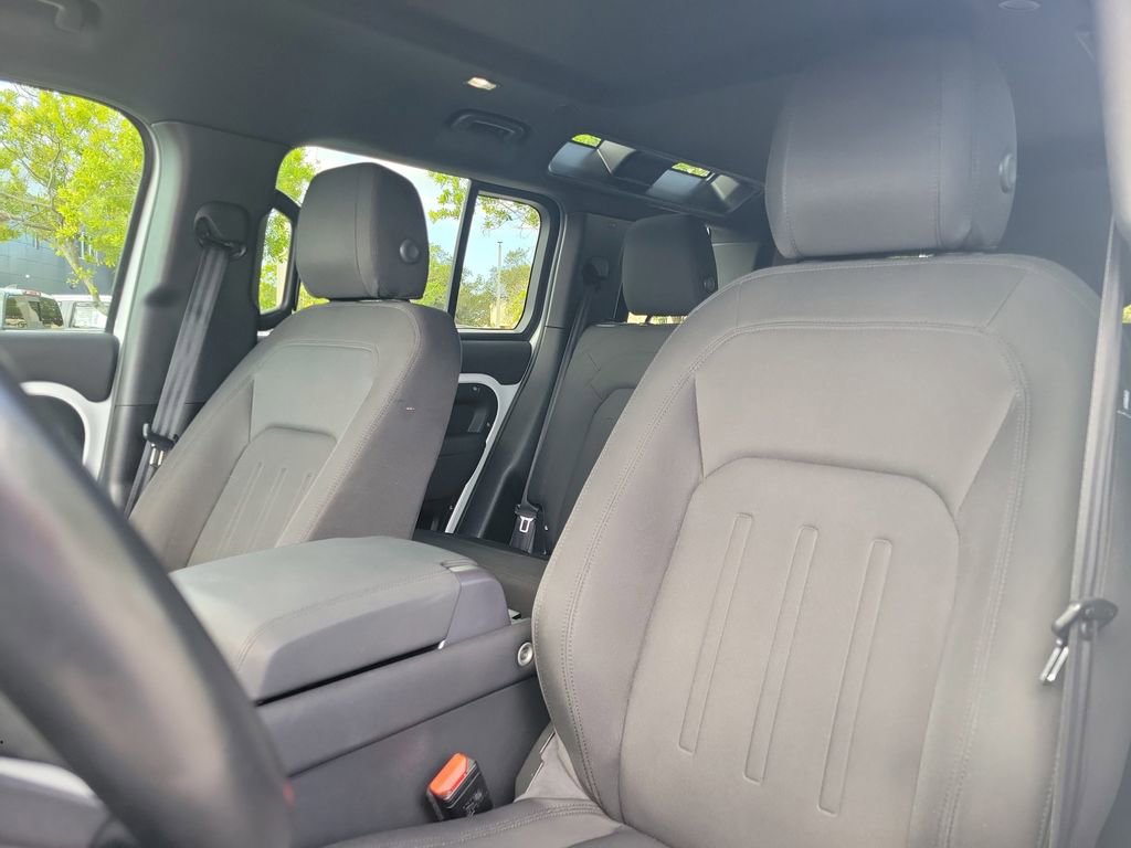 Used 2021 Land Rover Defender 110 image 29