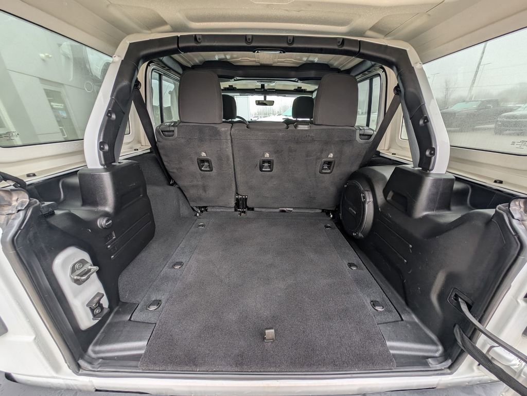 Used 2023 Jeep Wrangler Sahara image 12