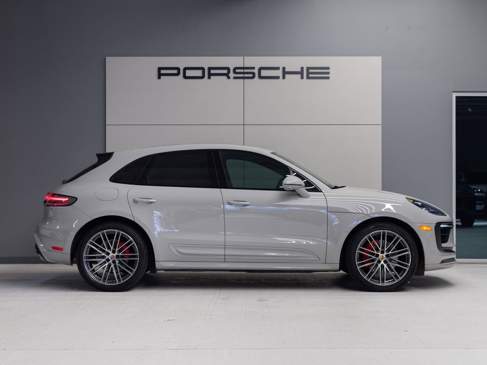 Certified 2023 Porsche Macan S image 8