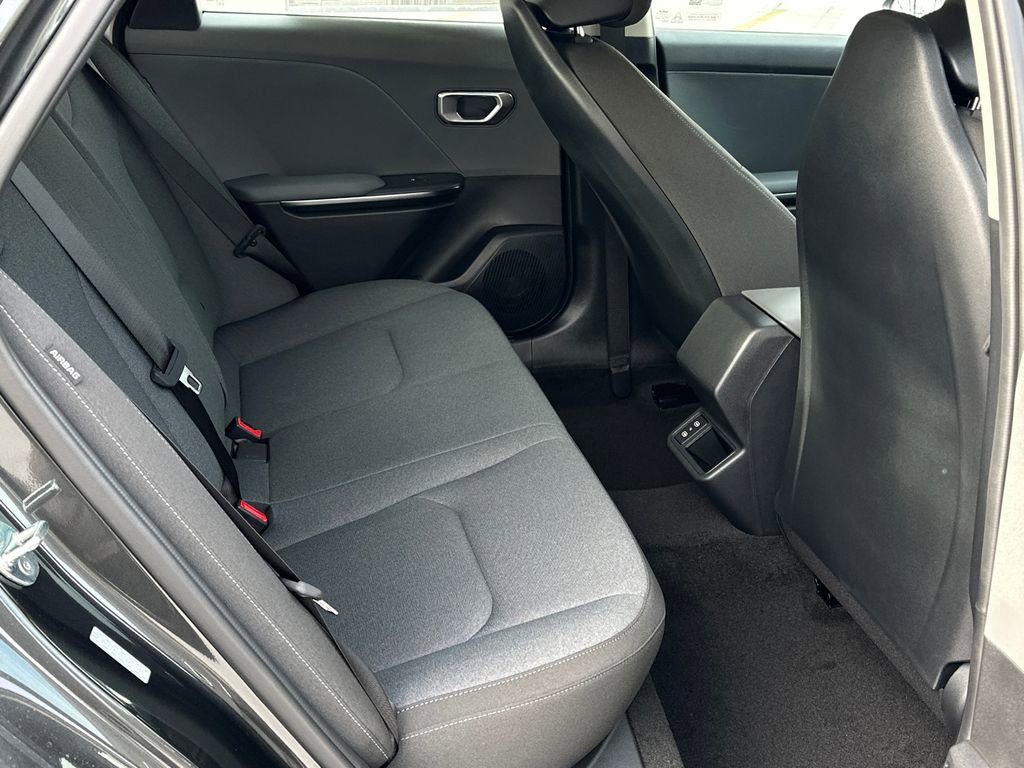 New 2025 Kia K4 LXS image 12