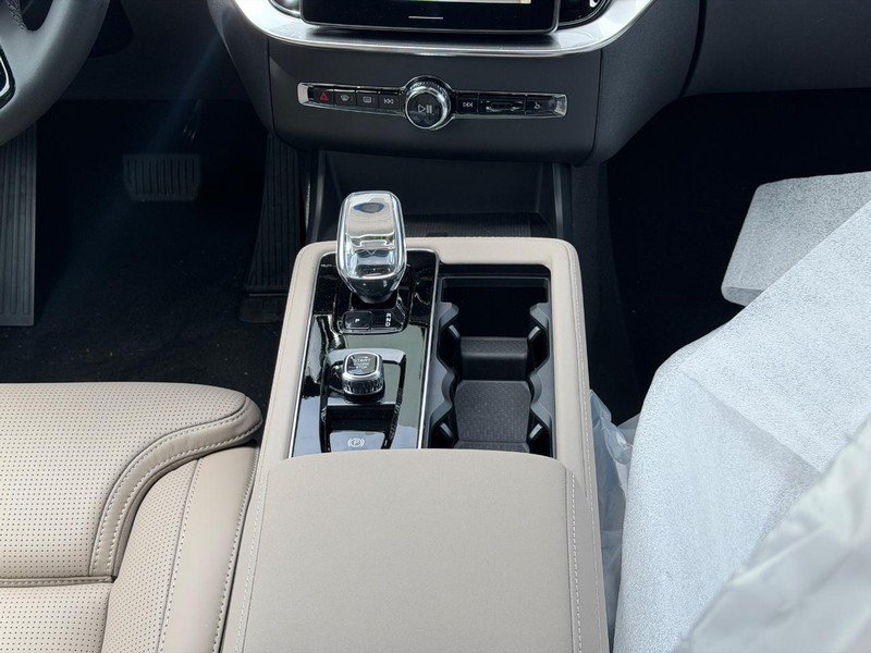 New 2026 Volvo XC90 T8 Ultra w/ Lounge Package AWD/4WD image 8