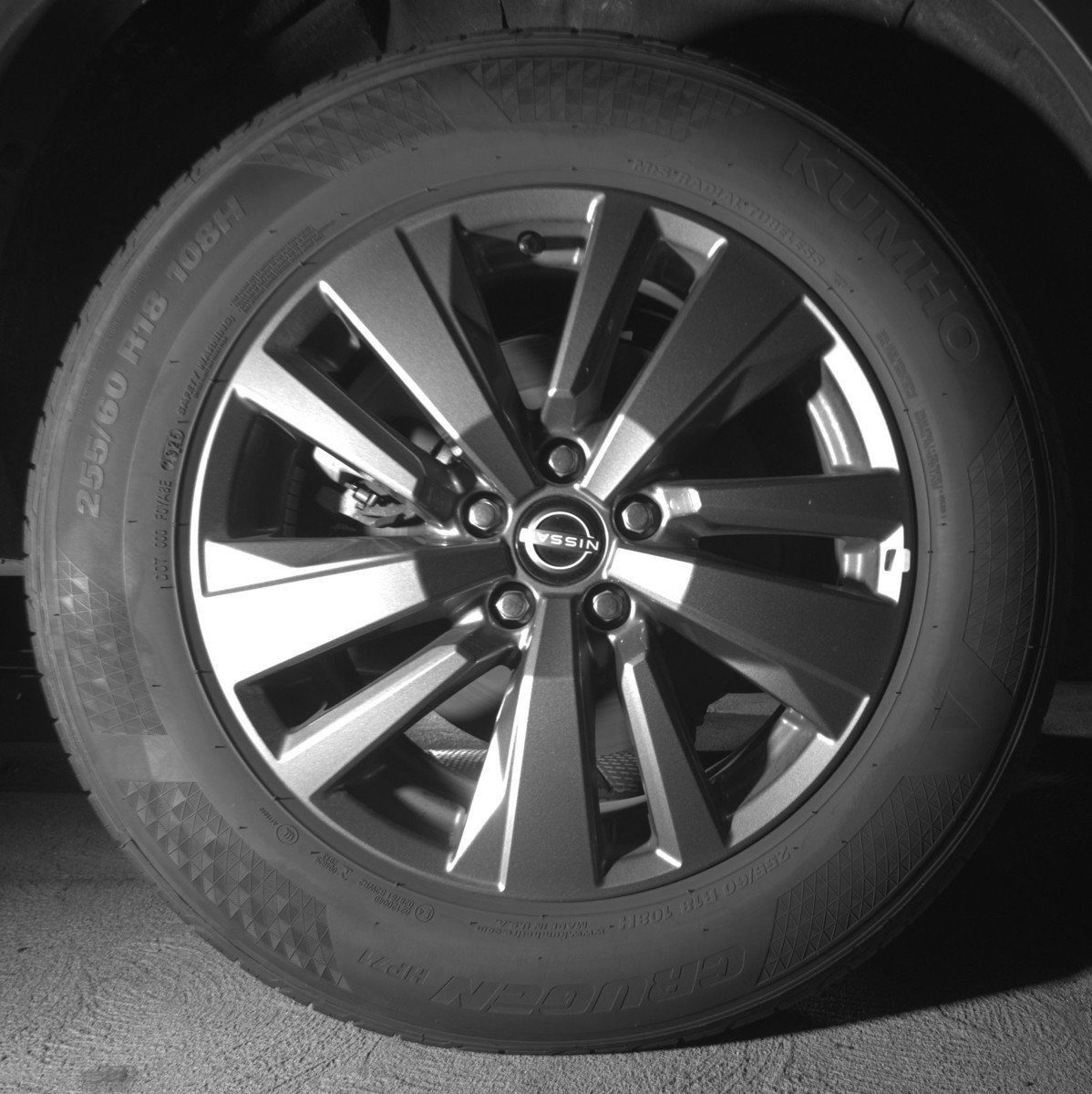 Used 2025 Nissan Pathfinder SV AWD/4WD image 15