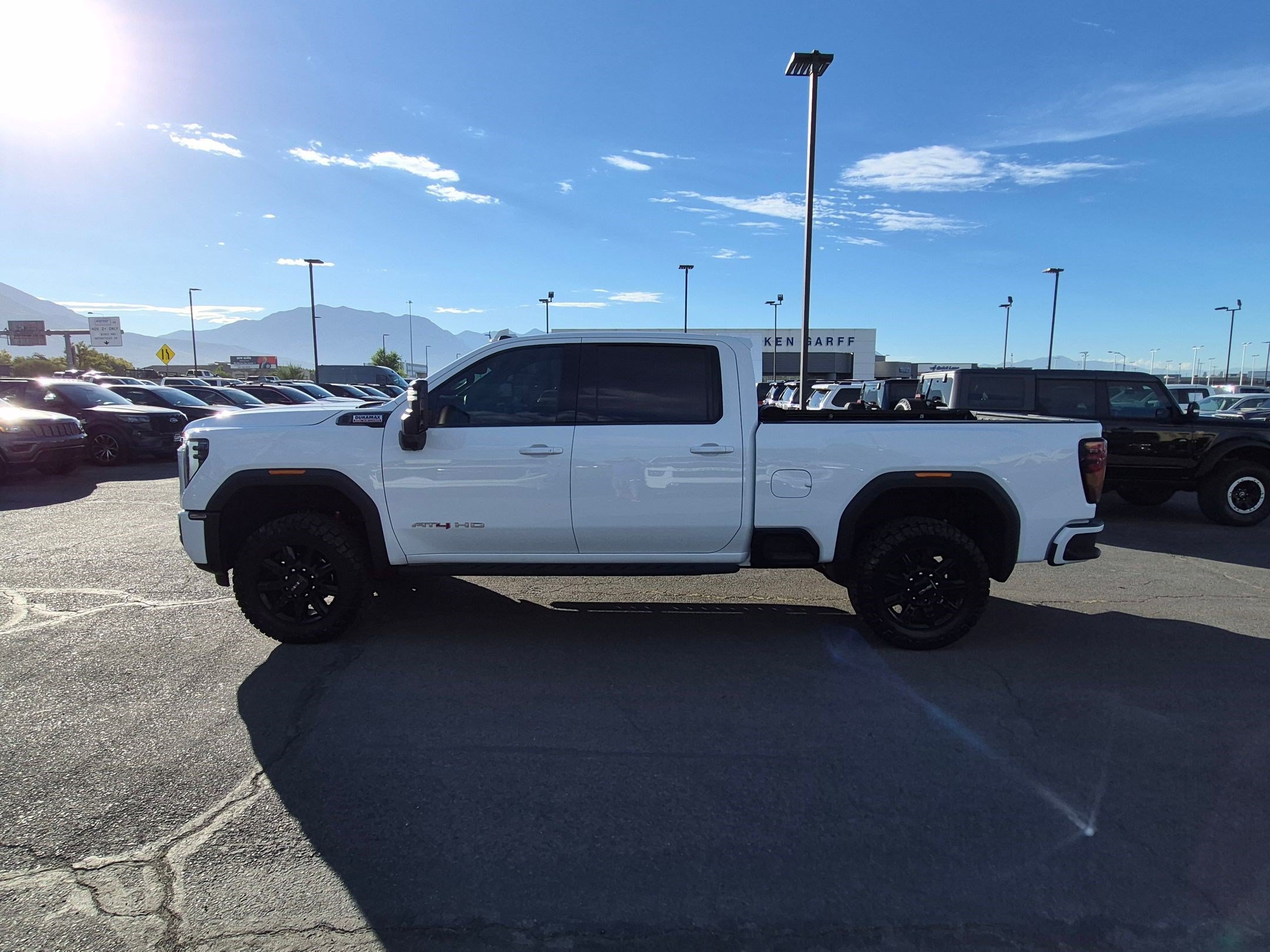 Used 2024 GMC Sierra 3500 AT4 w/ Technology Package AWD/4WD image 10