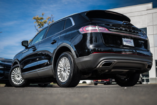 Used 2019 Lincoln Nautilus Premier AWD/4WD image 2